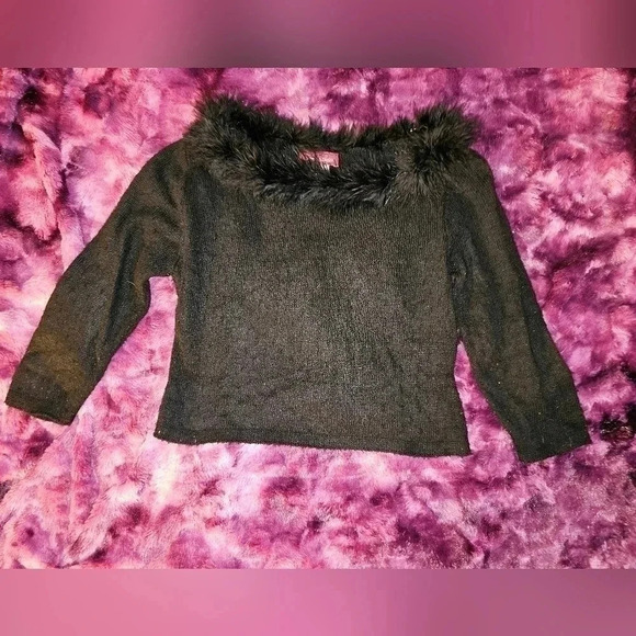 Jordache Girls Black Sweater Fur Trim Size 7/8 - Picture 1 of 3